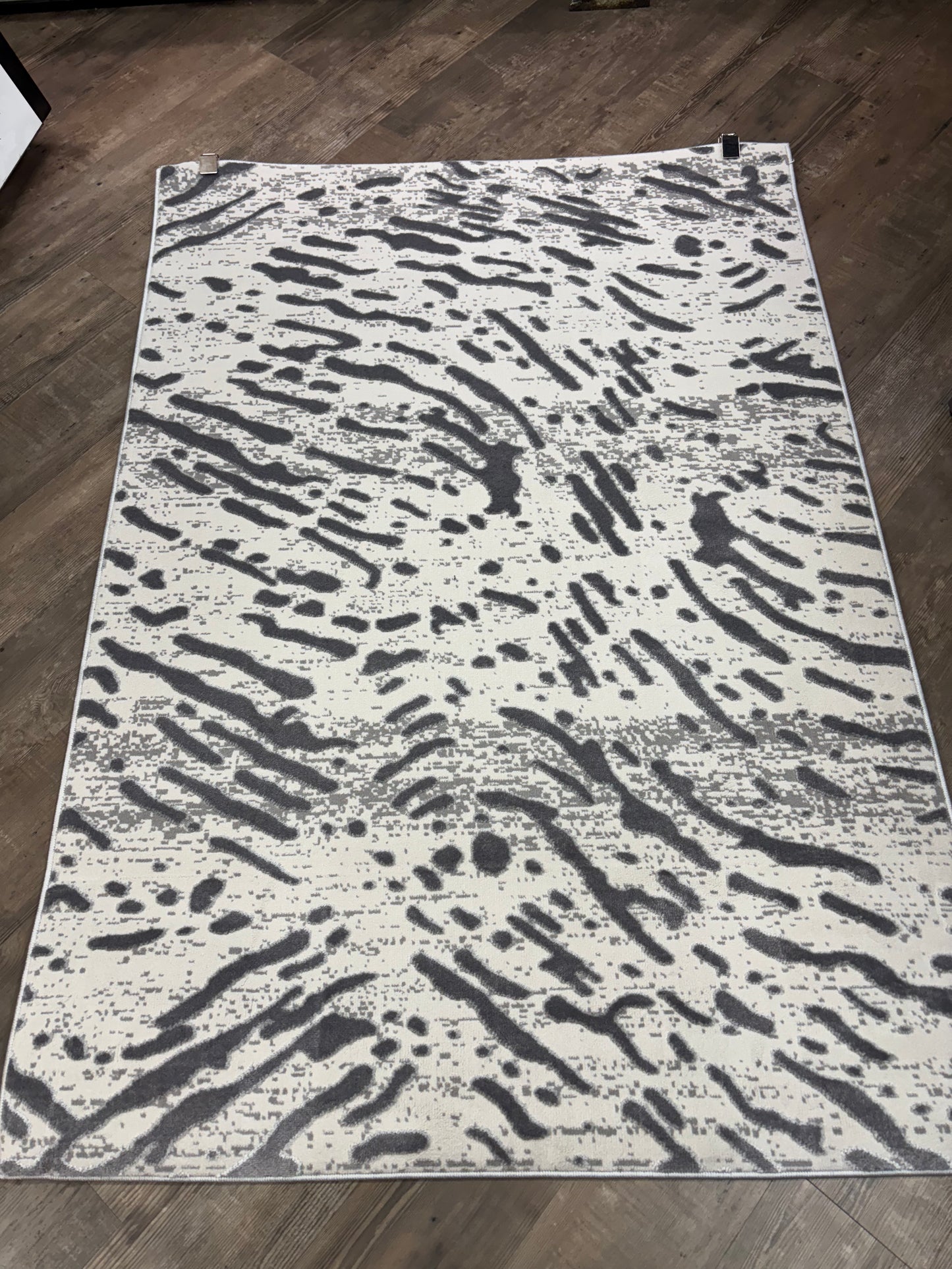 Abstract Animal Stripe Silver- 120cm x 170cm